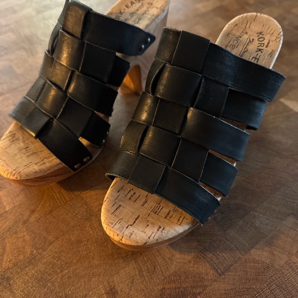 KORK-EASE Women's Black Leather Heeled Sandals - Picture 9 of 9